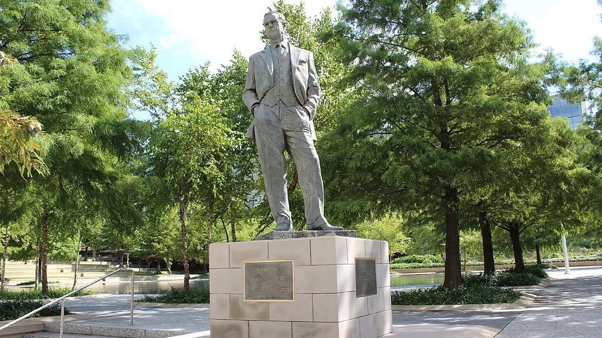 Ilus Winfield Davis statue infront of a building
