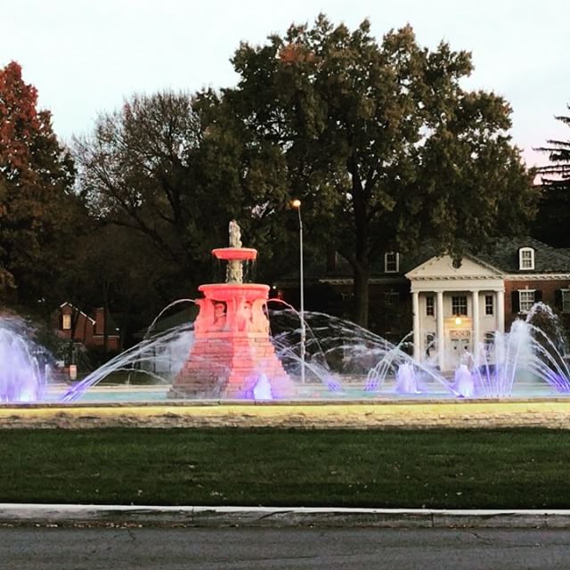 The Meyer Circle Sea Horse Fountain will remain on through the weekend and lit Red, White and Blue in honor of our veterans! #VeteransDay #CityOfFountains #KCParks