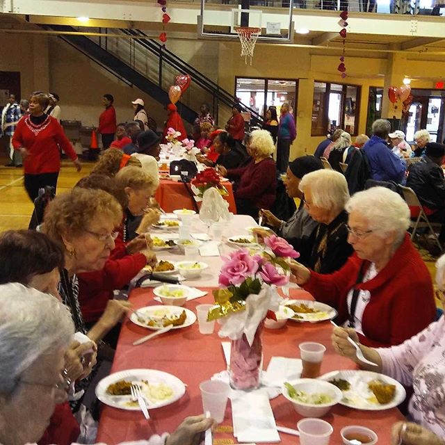 #KCParks Senior #ValentinesDay Luncheon at #Hillcrest Community Center! ️ 50+ seniors enjoying good food and an atmosphere of Old School love songs. Laughter in the air as door prizes are awarded. Dance contest is about to begin! #valentinesday2018 #valentinesday