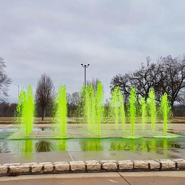 The Concourse Fountain is green!! ☘️️ #StPatricksDay #CityOfFountains #KCParks #HistoricNortheast #KCMO