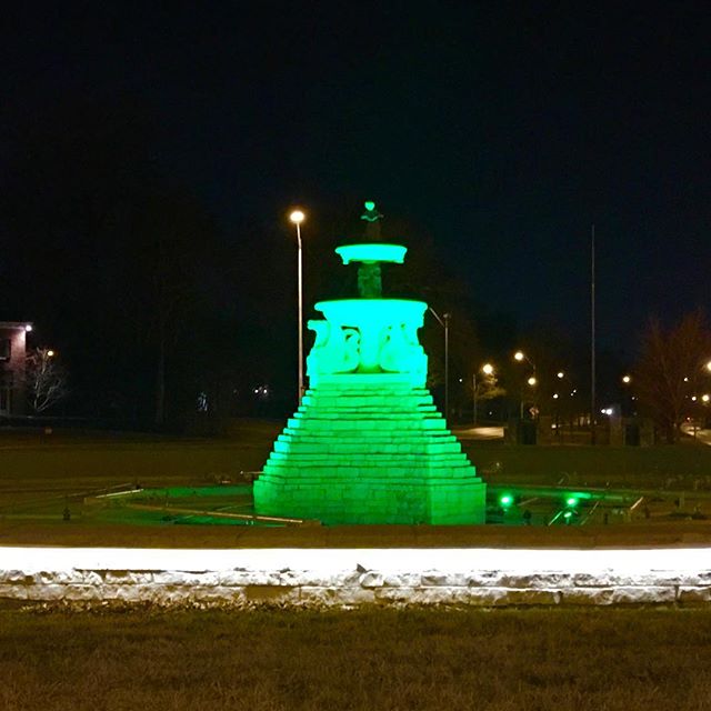 The Meyer Circle Sea Horse Fountain on Ward Parkway is lit green this week in celebration of #StPatricksDay ☘️#KCParks #CityOfFountains