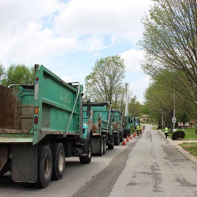 #KCParks Crews cleaning up after the storm. #GoGreenTrucks Photo and story at @kcur893