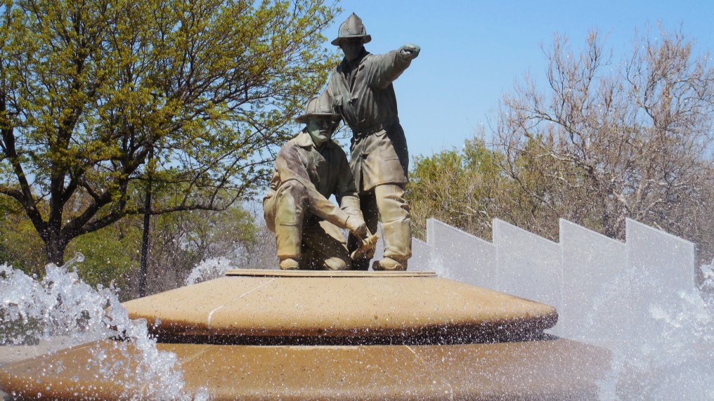Firefighters-Fountain-and-Memorial-002