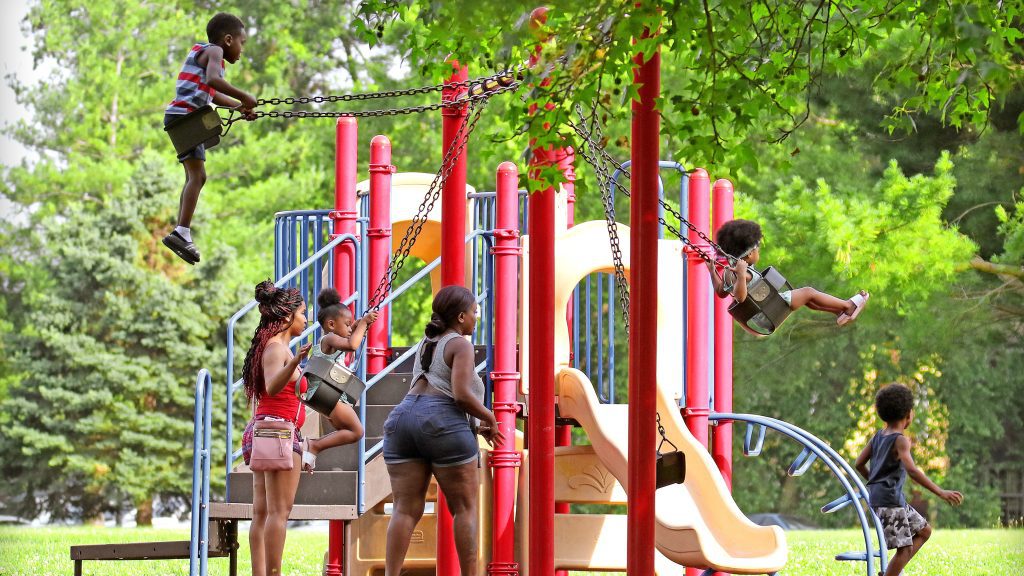 2_holmes park_playground